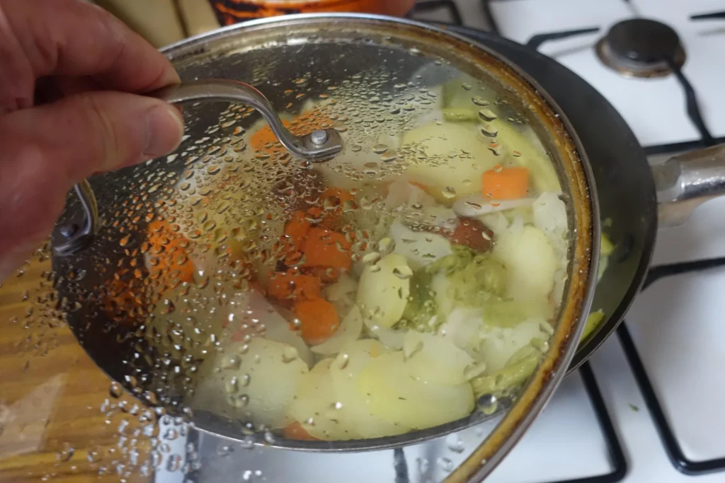 Cooking short ribs with searing, skimming fat, and adding vegetables to build rich stew flavor
